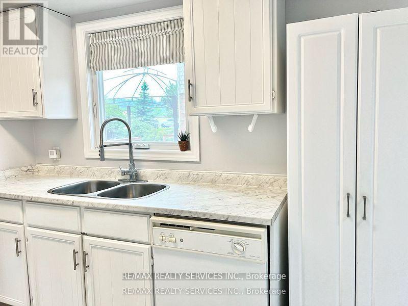 3 Oleander Crescent, Brampton (Heart Lake East), Ontario  L6Z 2C1 - Photo 16 - W12407596