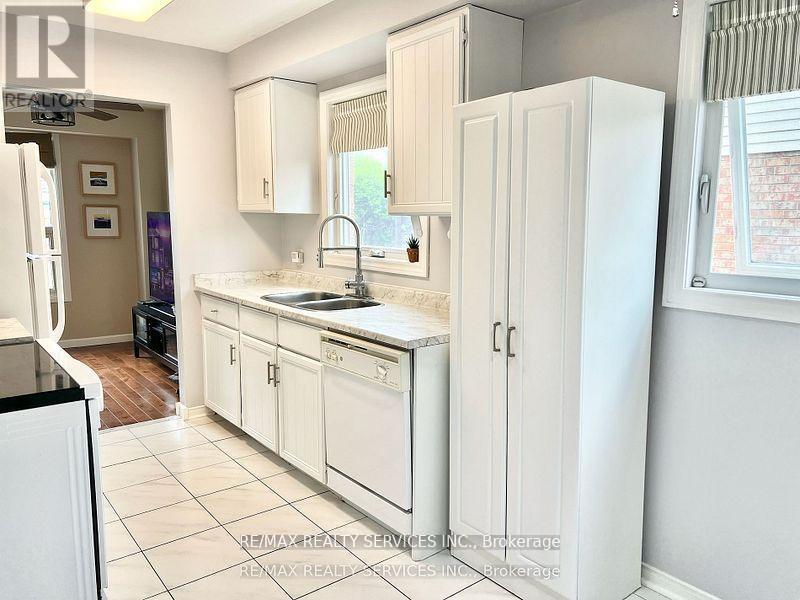 3 Oleander Crescent, Brampton (Heart Lake East), Ontario  L6Z 2C1 - Photo 17 - W12407596