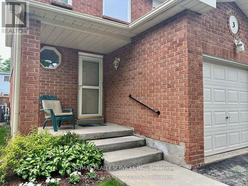 3 Oleander Crescent, Brampton (Heart Lake East), Ontario  L6Z 2C1 - Photo 4 - W12407596
