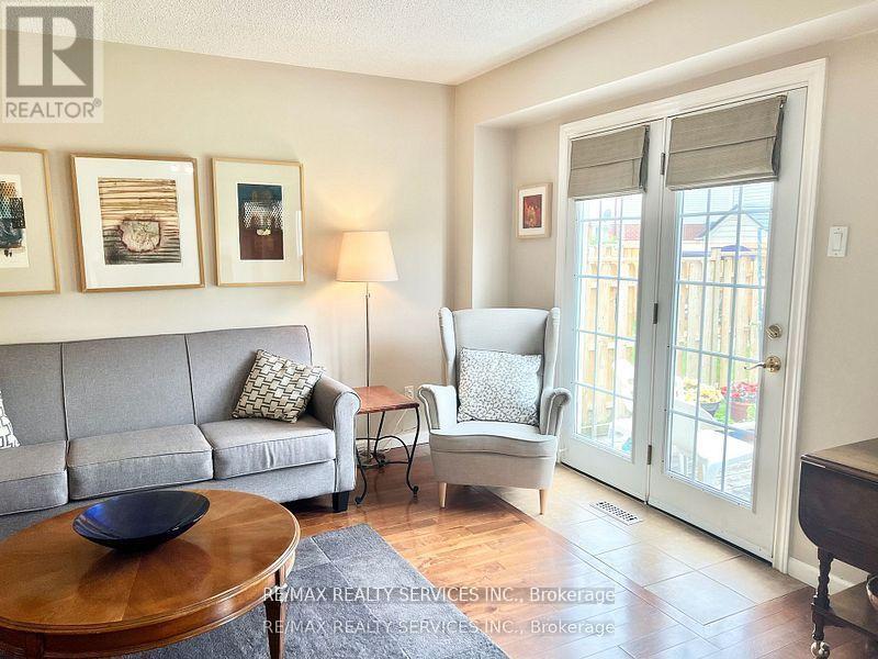 3 Oleander Crescent, Brampton (Heart Lake East), Ontario  L6Z 2C1 - Photo 7 - W12407596