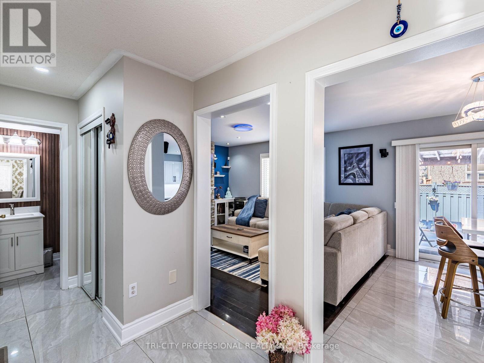 18 Sugarhill Drive, Brampton, Ontario  L7A 3L8 - Photo 11 - W12407626