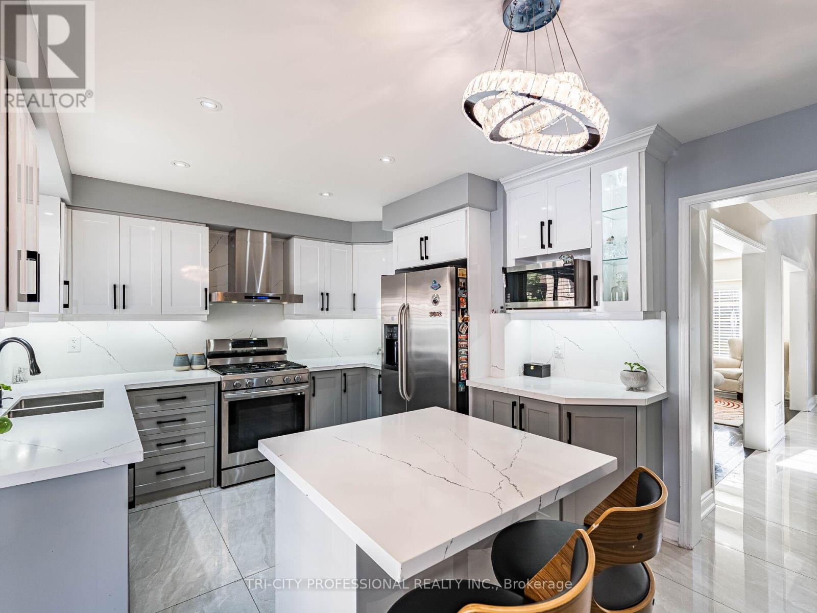18 Sugarhill Drive, Brampton, Ontario  L7A 3L8 - Photo 19 - W12407626