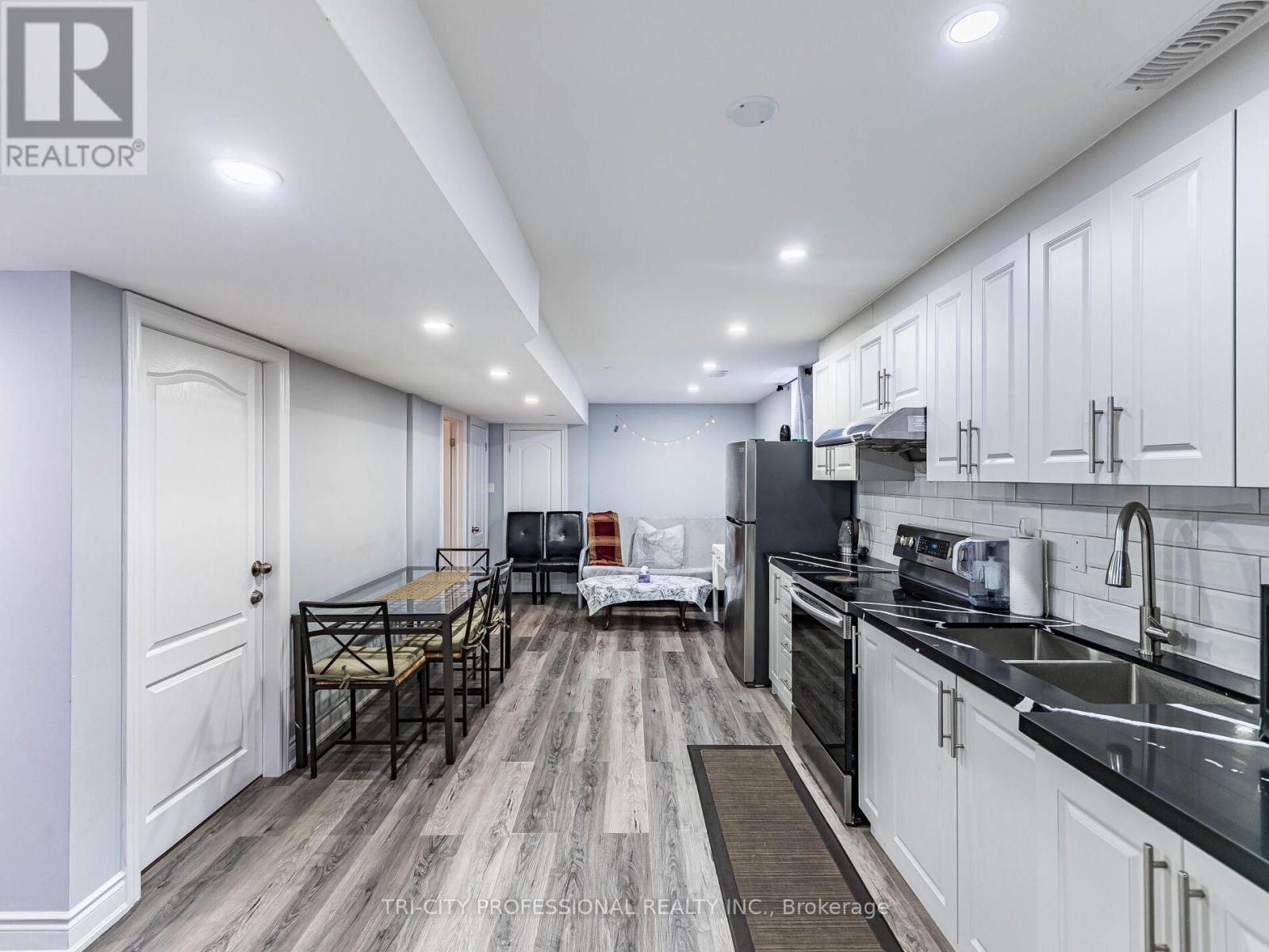 18 Sugarhill Drive, Brampton, Ontario  L7A 3L8 - Photo 38 - W12407626