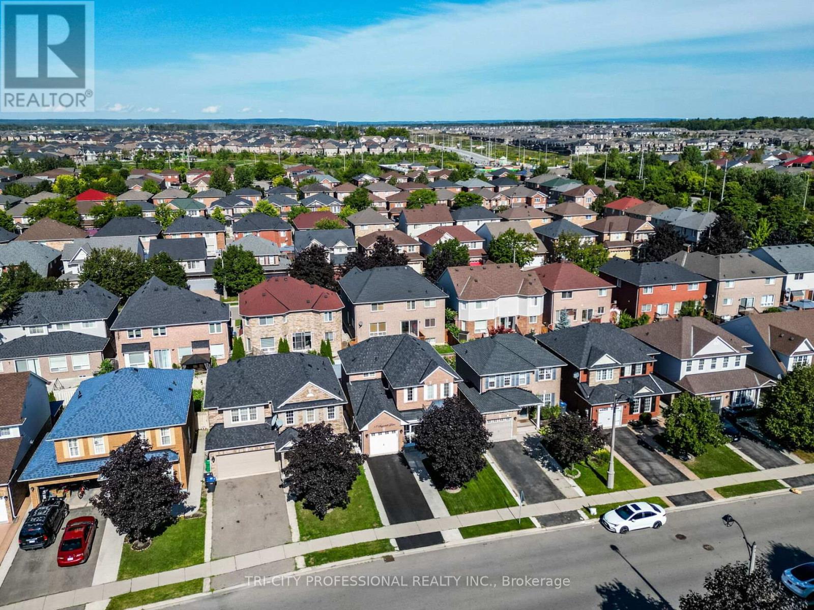 18 Sugarhill Drive, Brampton, Ontario  L7A 3L8 - Photo 4 - W12407626