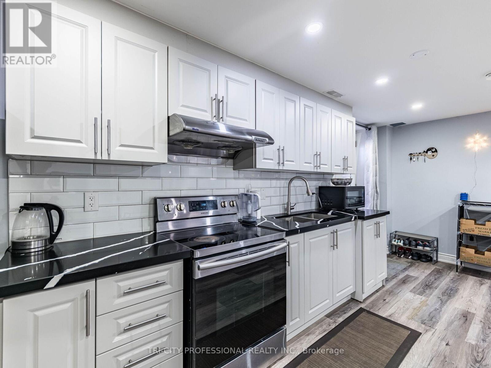 18 Sugarhill Drive, Brampton, Ontario  L7A 3L8 - Photo 40 - W12407626