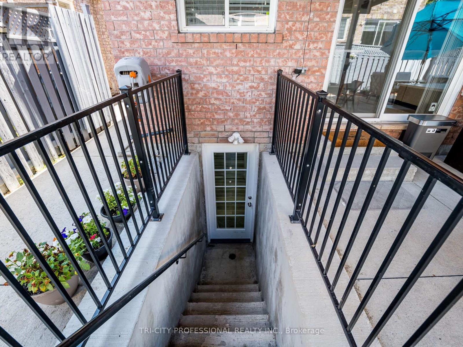 18 Sugarhill Drive, Brampton, Ontario  L7A 3L8 - Photo 49 - W12407626