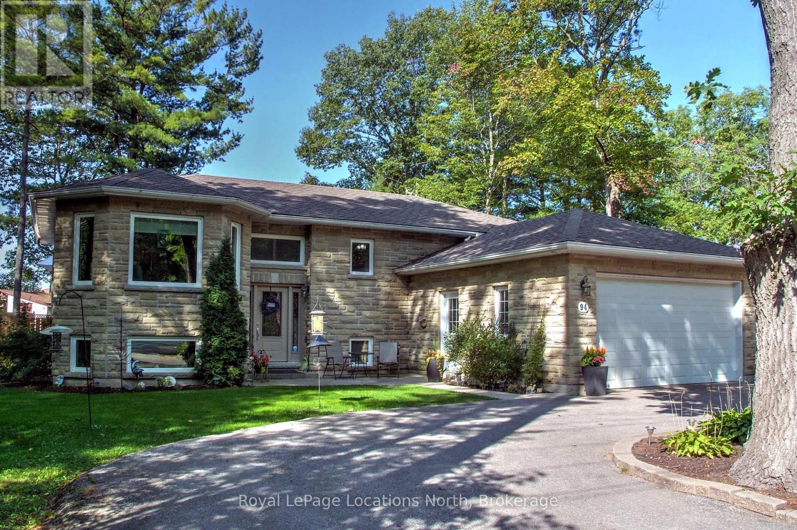 94 Oxbow Park Drive, Wasaga Beach, Ontario  L9Z 2V8 - Photo 2 - S12407691