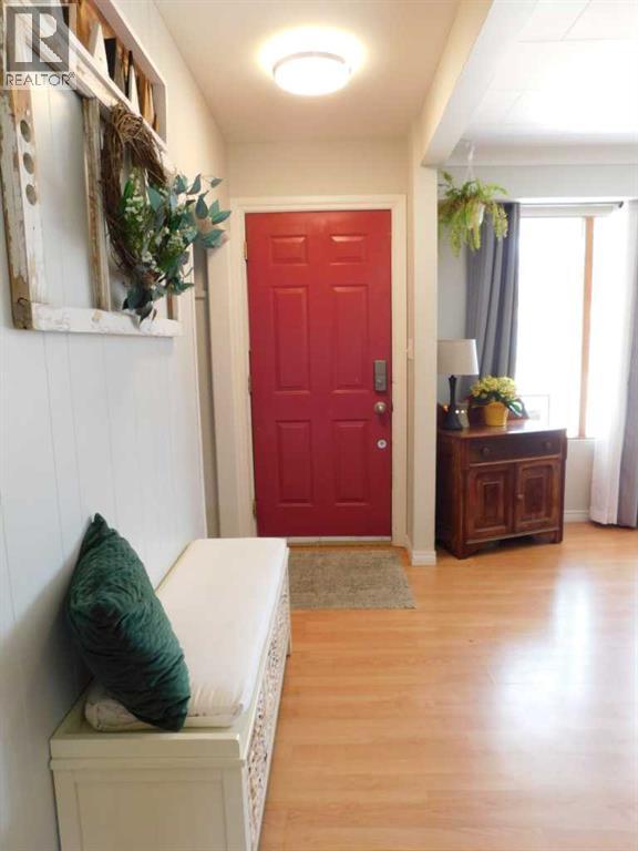 Property at 315 6 Street W image 3