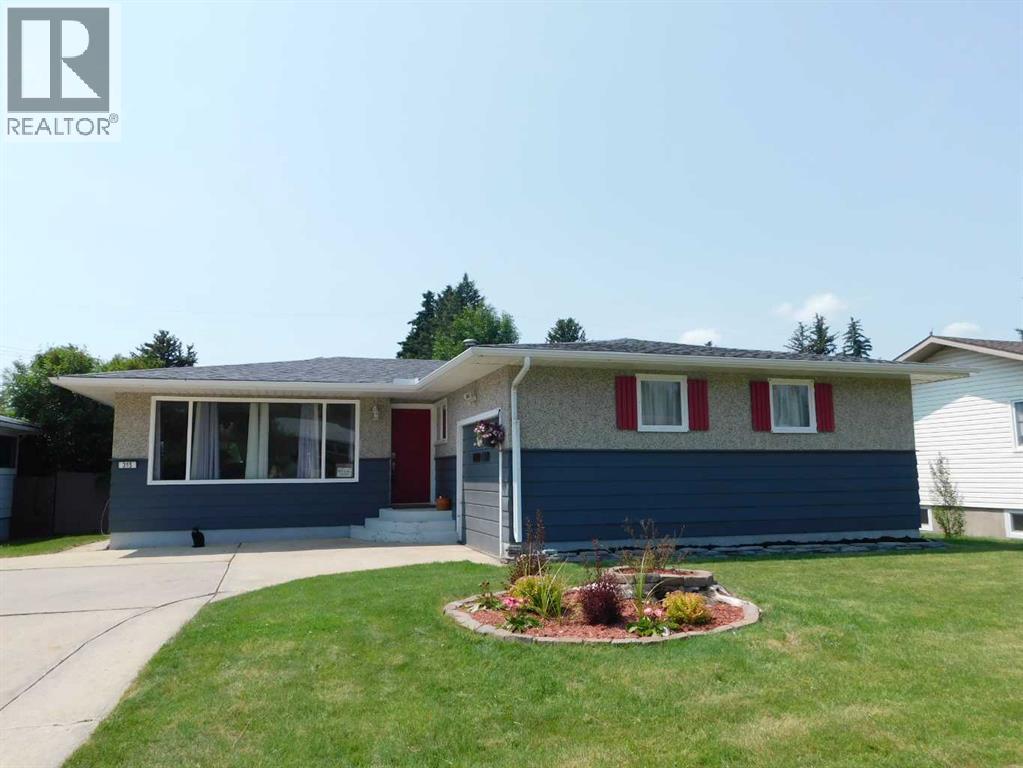Property at 315 6 Street W image 1
