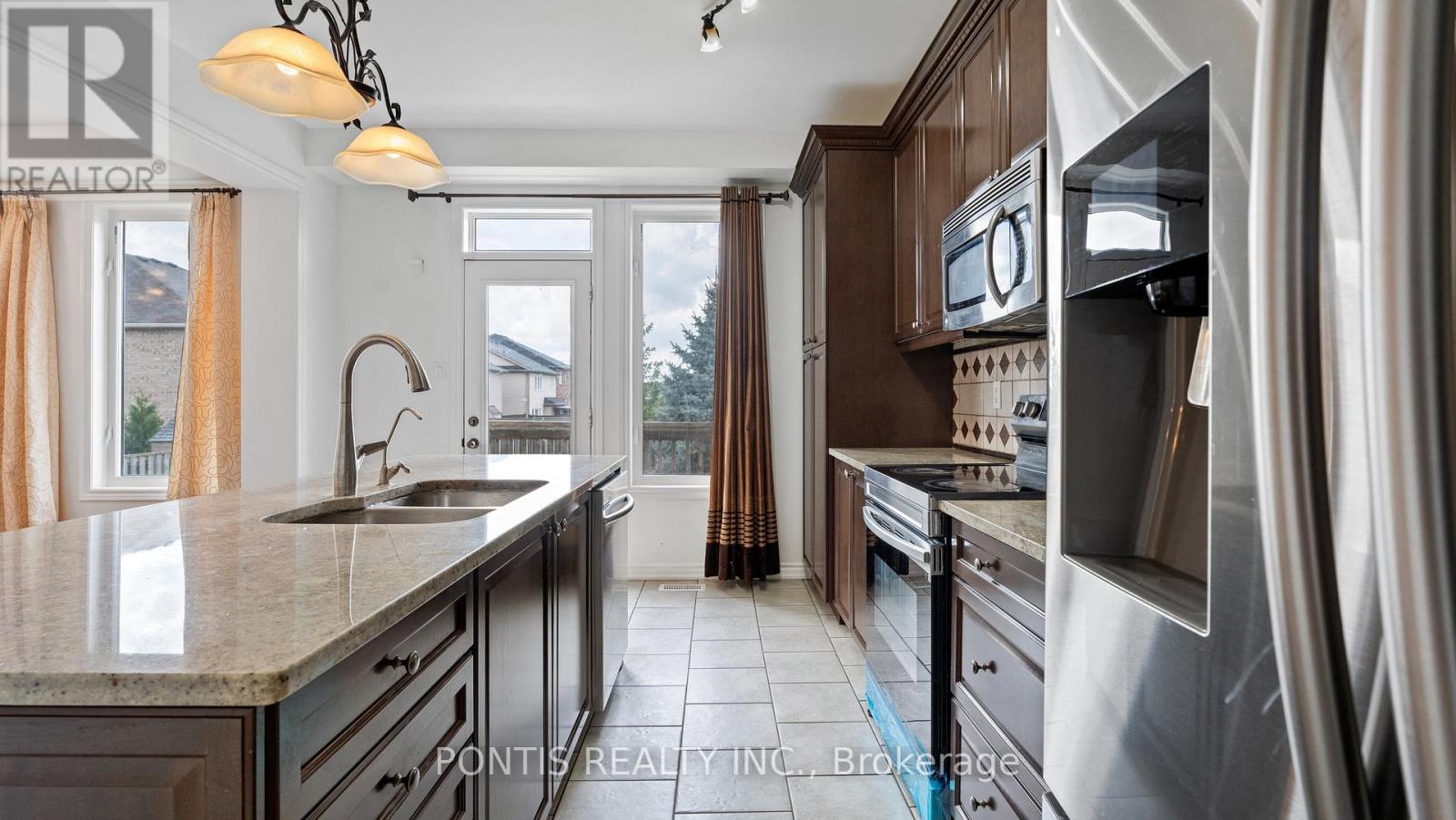 22 Mercer Avenue, Brantford, Ontario  N3T 0H1 - Photo 11 - X12407508