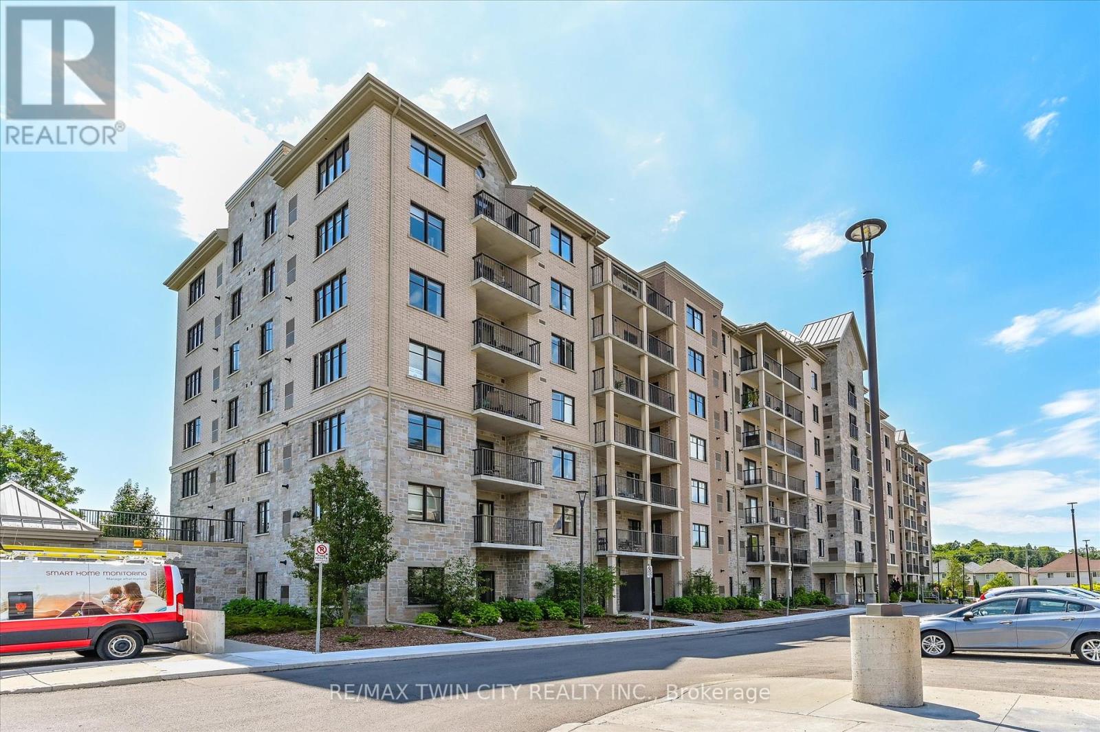 301 - 776 Laurelwood Drive, Waterloo, Ontario  N2V 0A8 - Photo 3 - X12407562