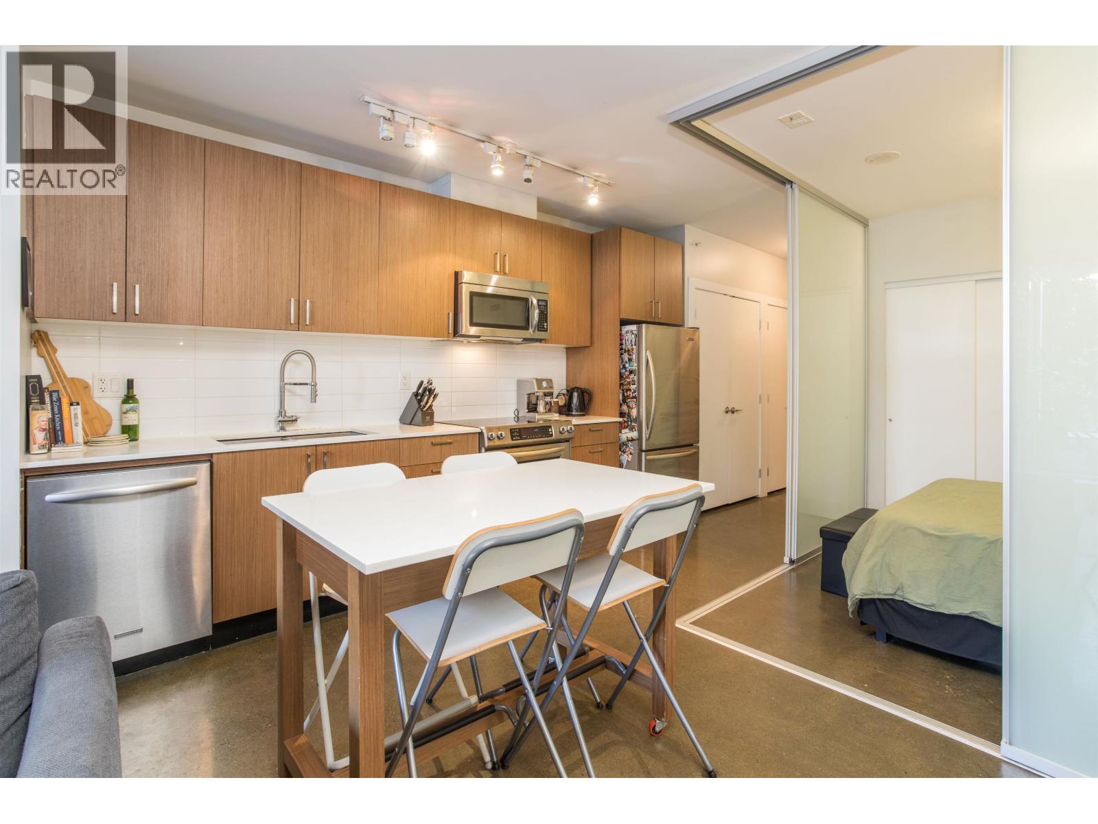 310 221 Union Street, Vancouver, British Columbia  V6A 0B4 - Photo 3 - R3047361