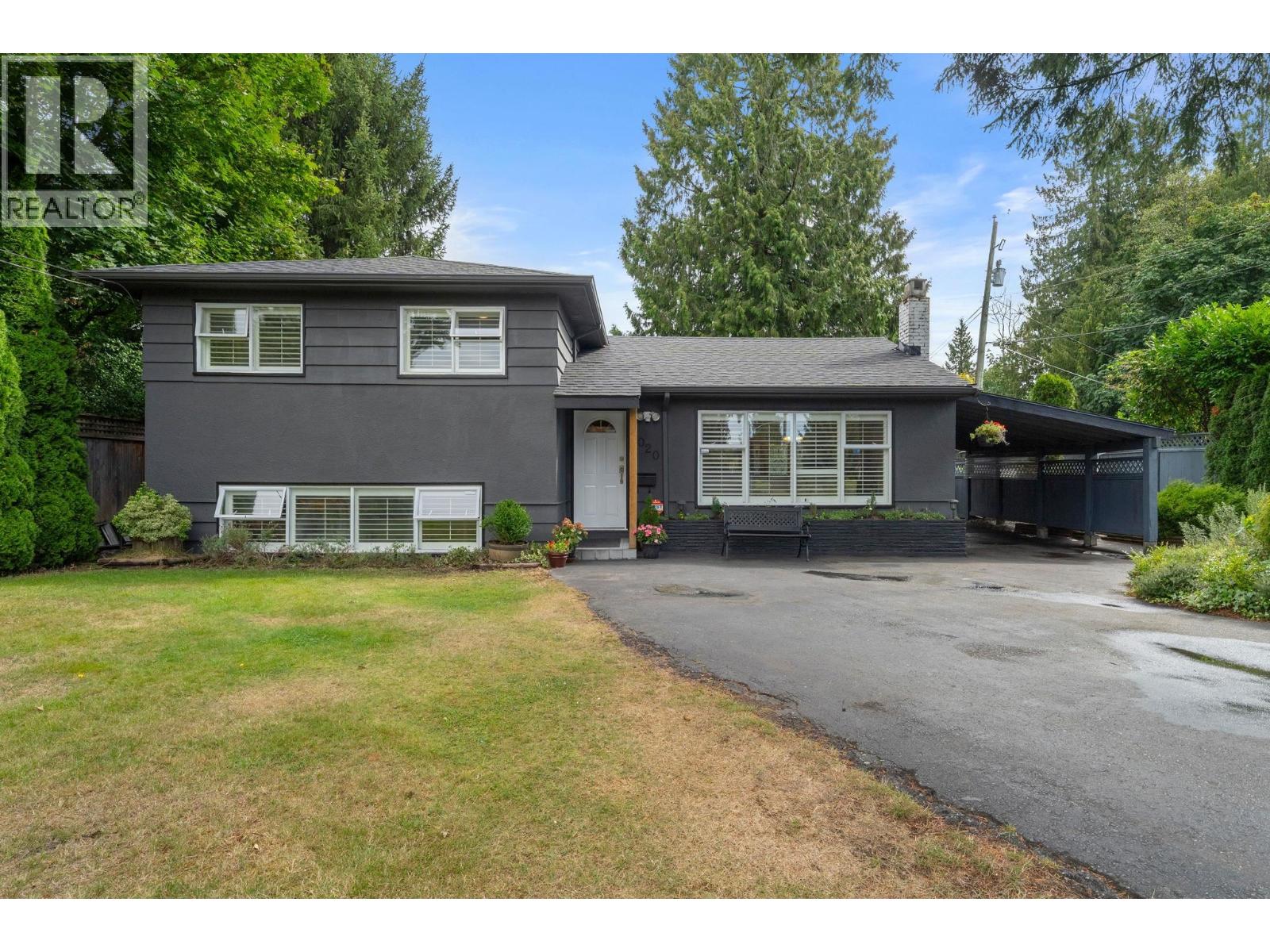 3020 THORNCLIFFE DRIVE, North Vancouver, British Columbia