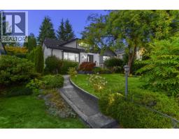 1921 Fulton Avenue, West Vancouver, Ca