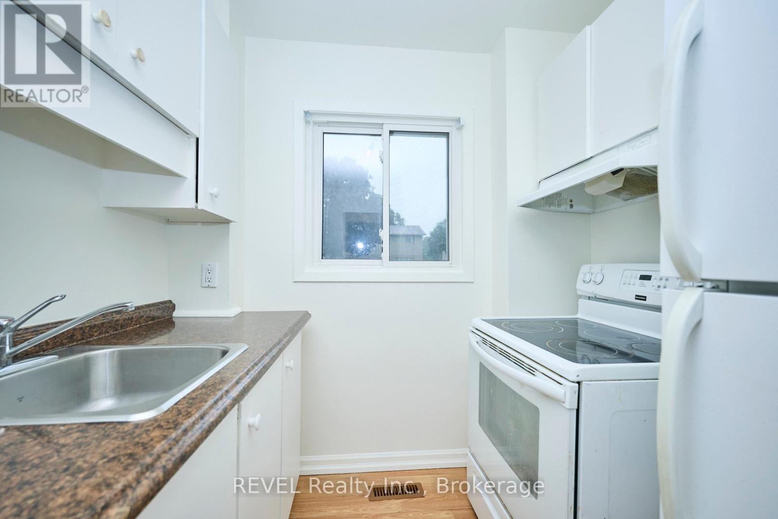 1 - 4215 Meadowvale Drive, Niagara Falls, Ontario  L2E 5W8 - Photo 9 - X12245929
