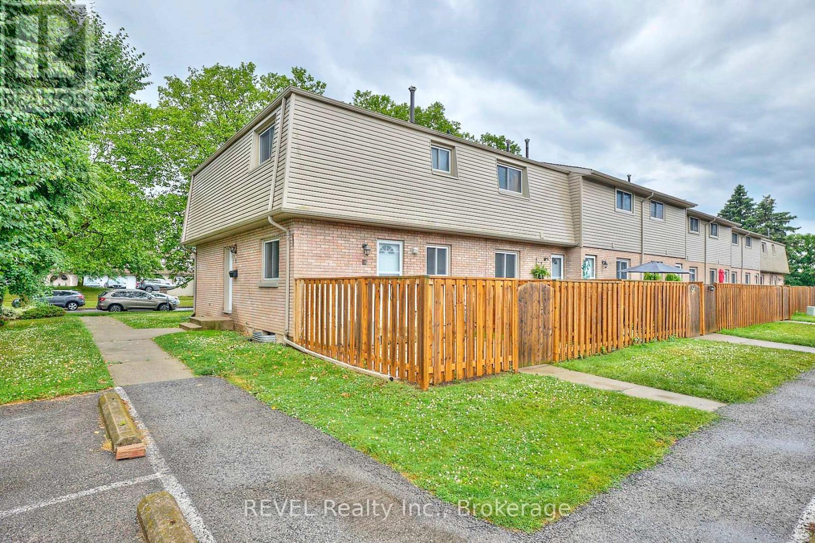 1 - 4215 Meadowvale Drive, Niagara Falls, Ontario  L2E 5W8 - Photo 21 - X12245929