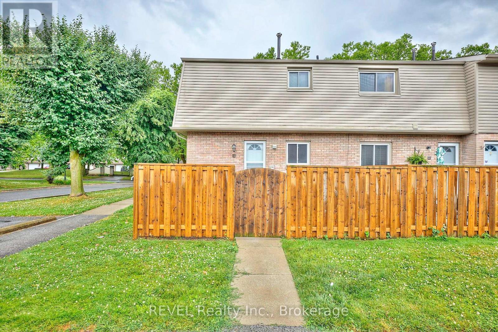 1 - 4215 Meadowvale Drive, Niagara Falls, Ontario  L2E 5W8 - Photo 22 - X12245929