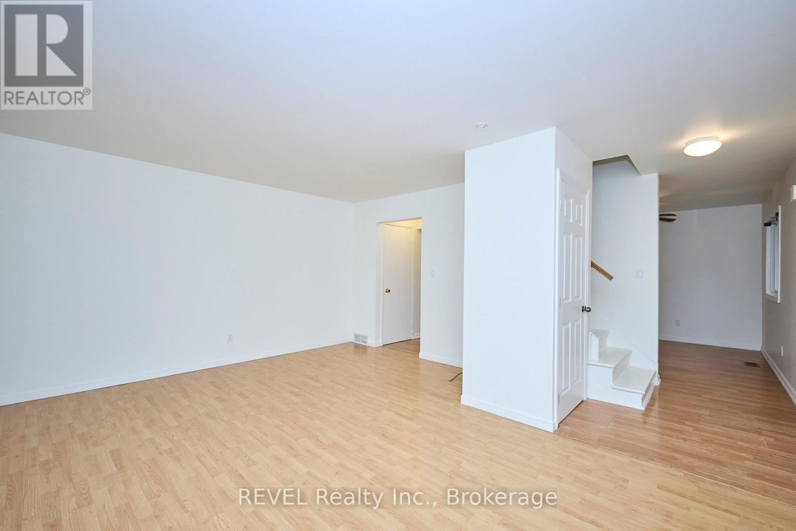 1 - 4215 Meadowvale Drive, Niagara Falls, Ontario  L2E 5W8 - Photo 8 - X12245929