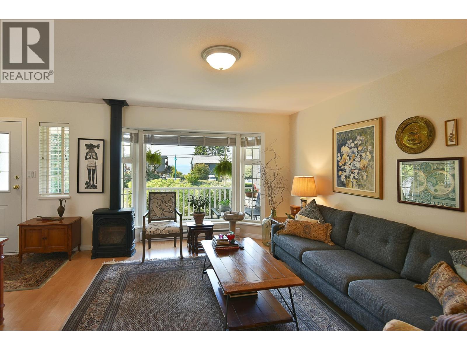 4716 Whitaker Road, Sechelt, British Columbia V7Z 0E6 - Photo 3 - R3047659