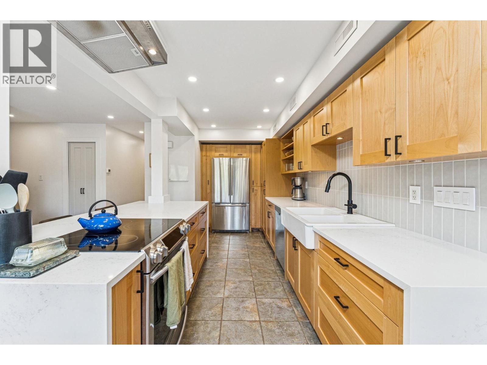 1053 Old Lillooet Road, North Vancouver, British Columbia  V7J 3H6 - Photo 3 - R3048595