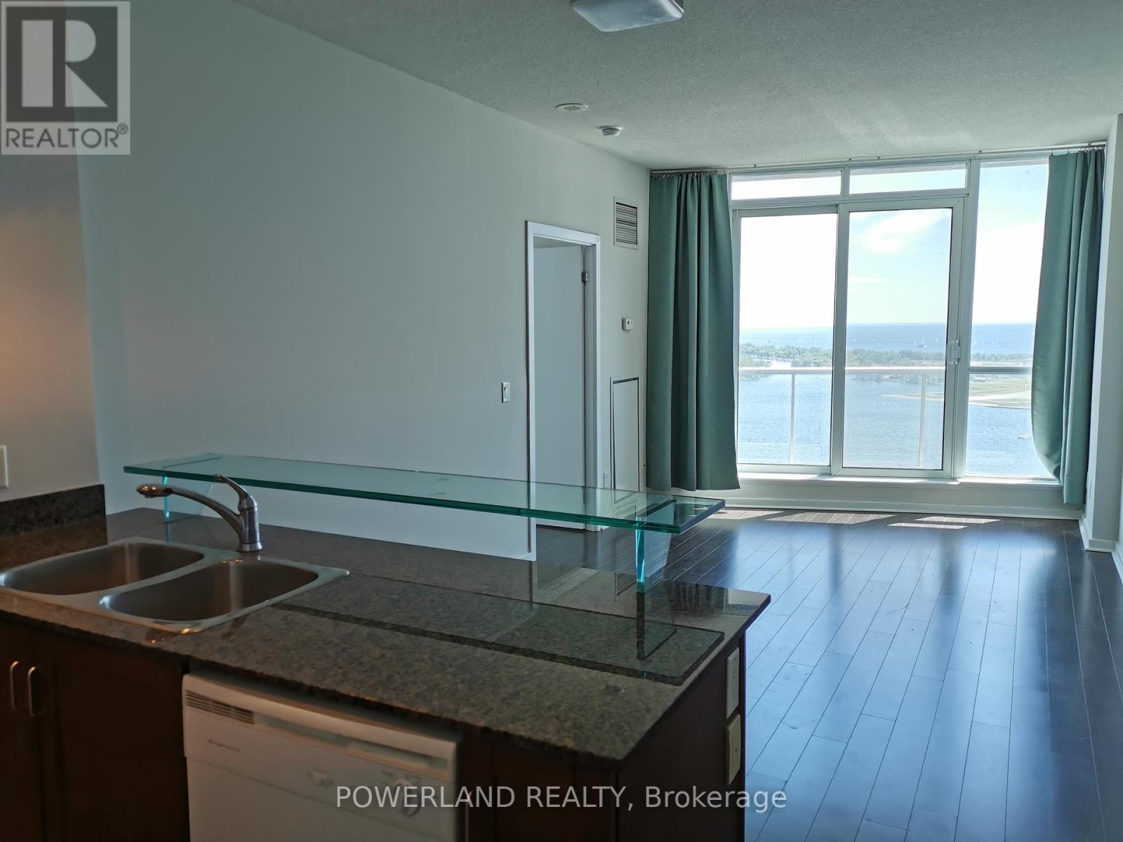 3307 - 208 Queens Quay W, Toronto, Ontario  M5J 2Y5 - Photo 2 - C12407651