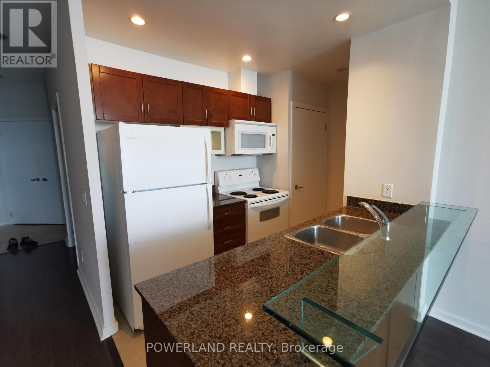 3307 - 208 Queens Quay W, Toronto, Ontario  M5J 2Y5 - Photo 4 - C12407651