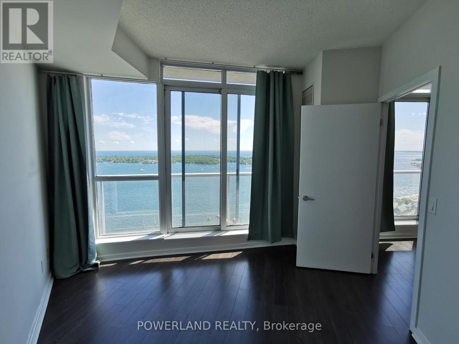 3307 - 208 Queens Quay W, Toronto, Ontario  M5J 2Y5 - Photo 5 - C12407651