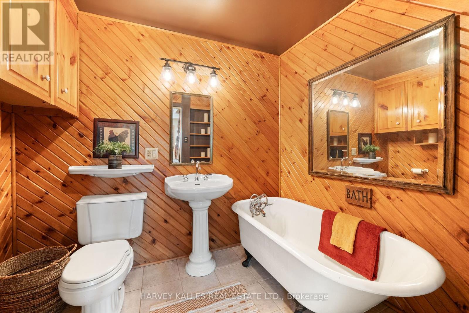 13667 Loyalist Parkway, Prince Edward County, Ontario  K0K 2T0 - Photo 12 - X12369439