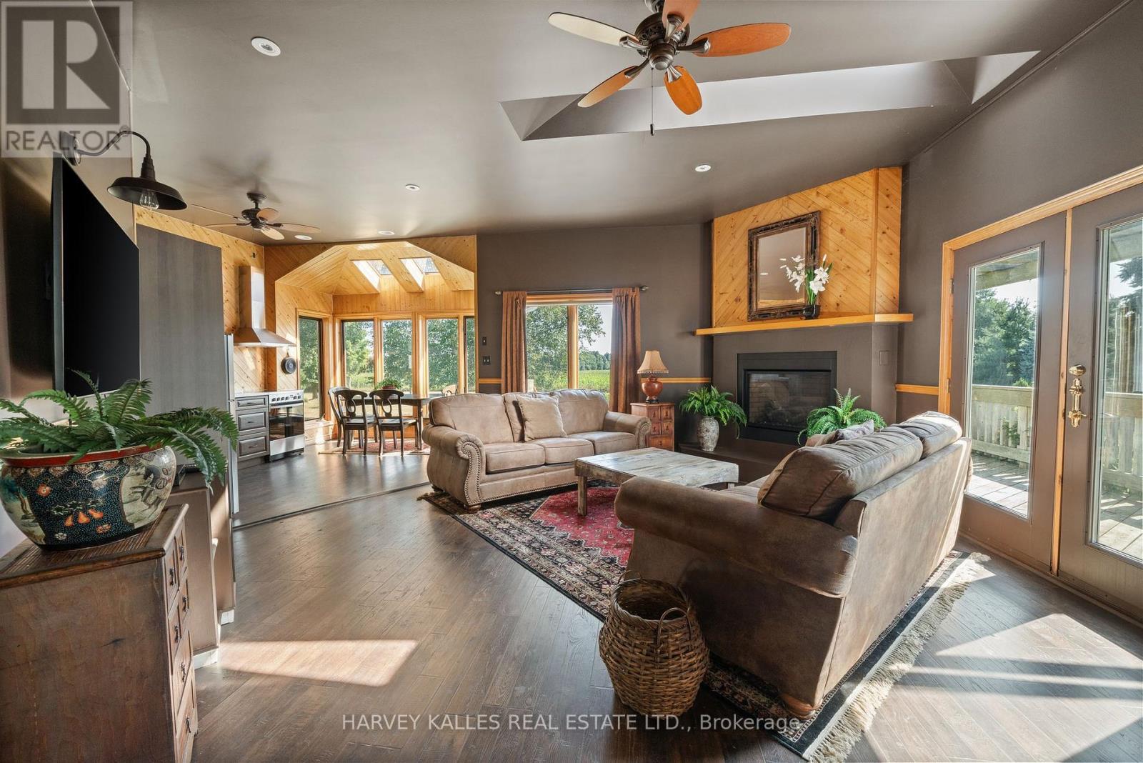 13667 Loyalist Parkway, Prince Edward County, Ontario  K0K 2T0 - Photo 34 - X12369439