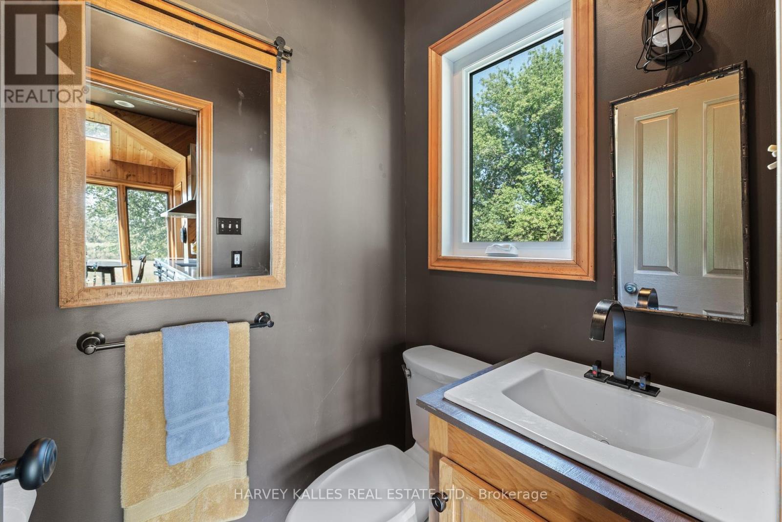 13667 Loyalist Parkway, Prince Edward County, Ontario  K0K 2T0 - Photo 38 - X12369439