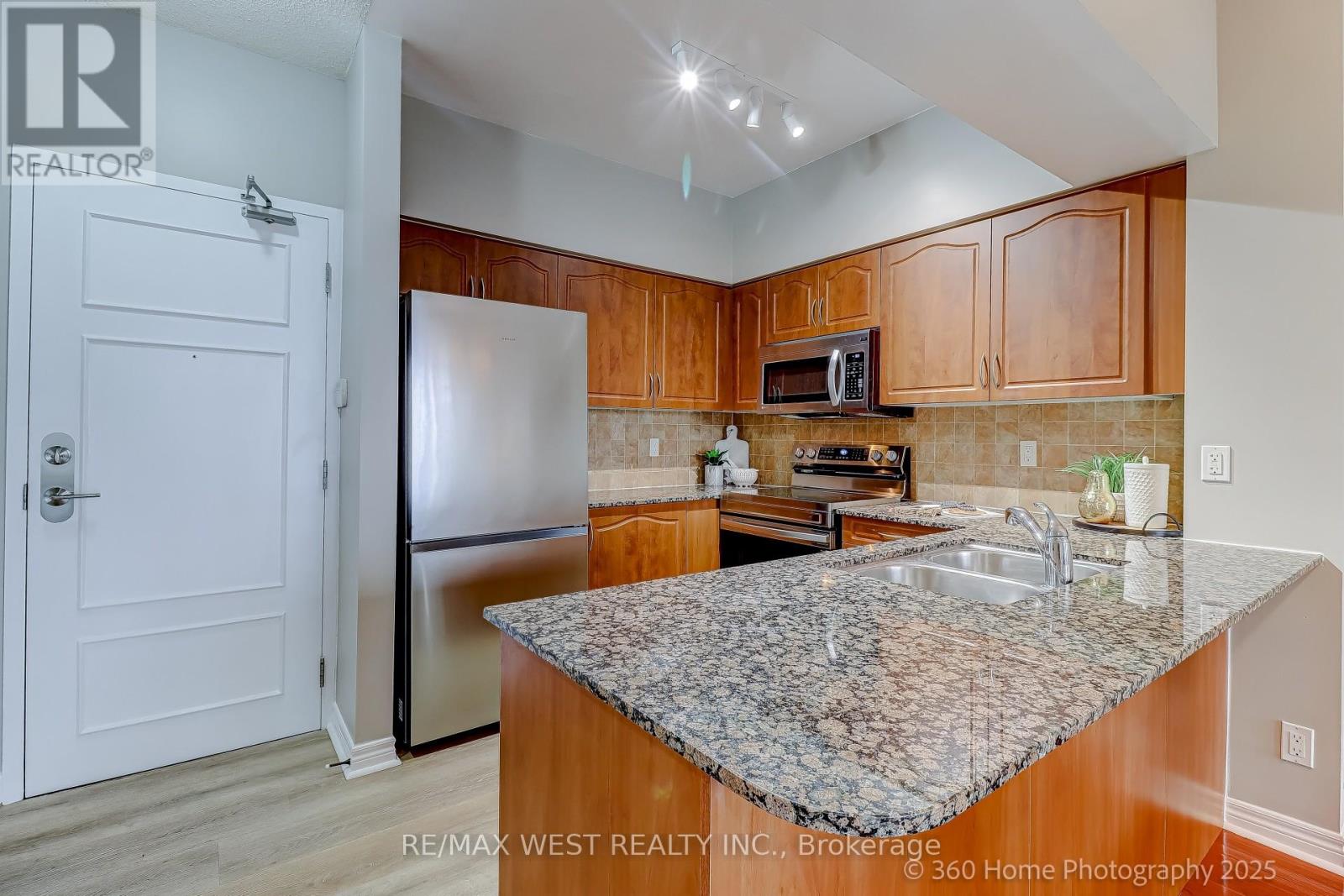 802 - 350 Red Maple Road N, Richmond Hill, Ontario  L4C 0T5 - Photo 10 - N12407671