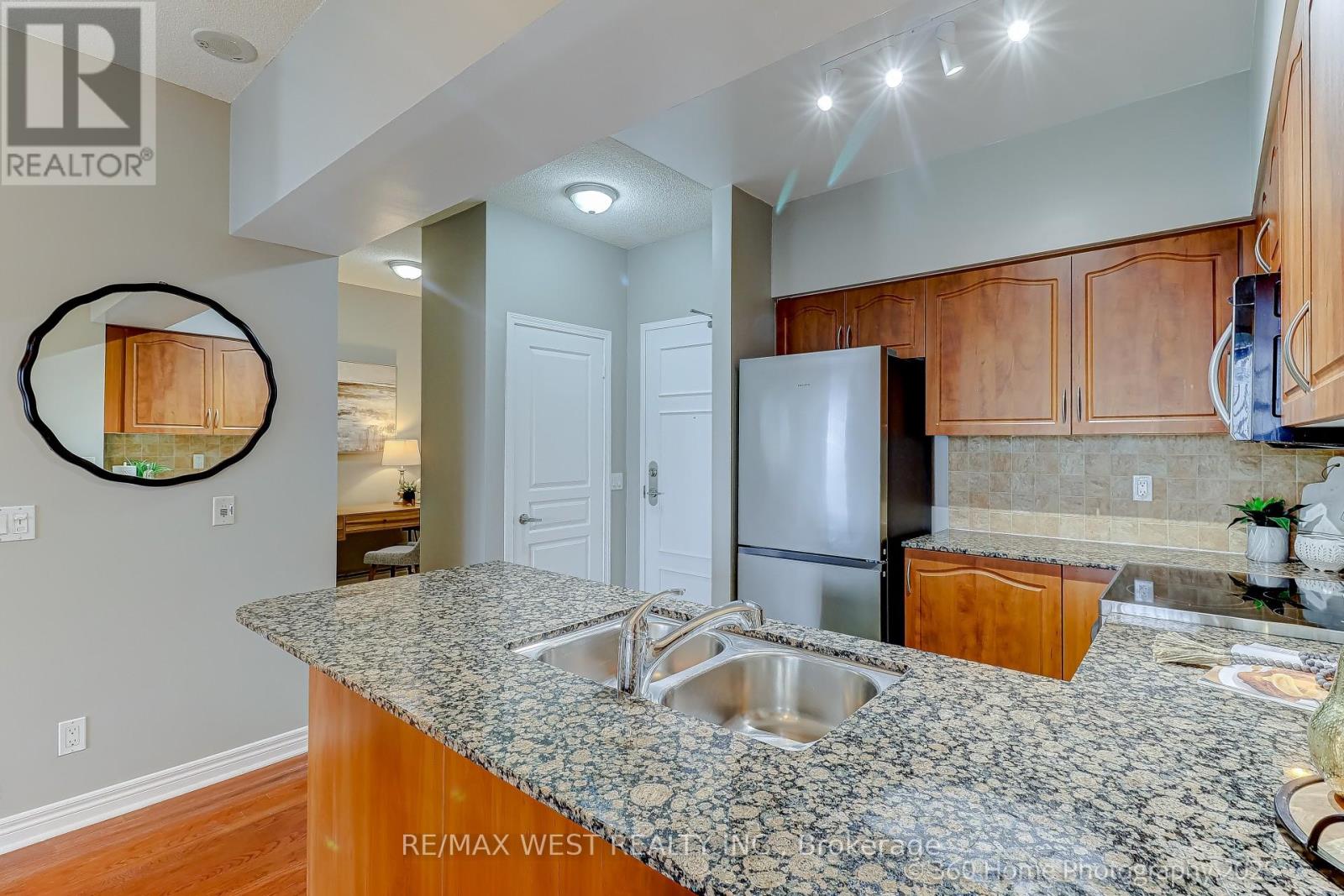 802 - 350 Red Maple Road N, Richmond Hill, Ontario  L4C 0T5 - Photo 13 - N12407671
