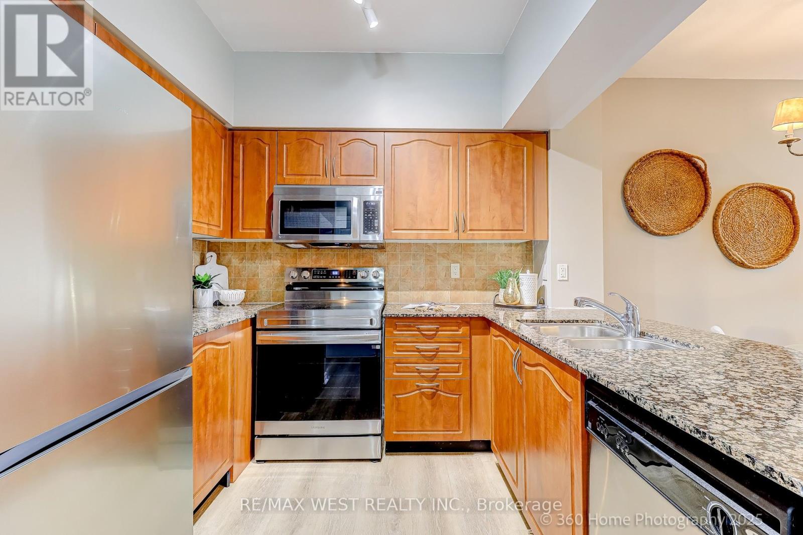 802 - 350 Red Maple Road N, Richmond Hill, Ontario  L4C 0T5 - Photo 8 - N12407671