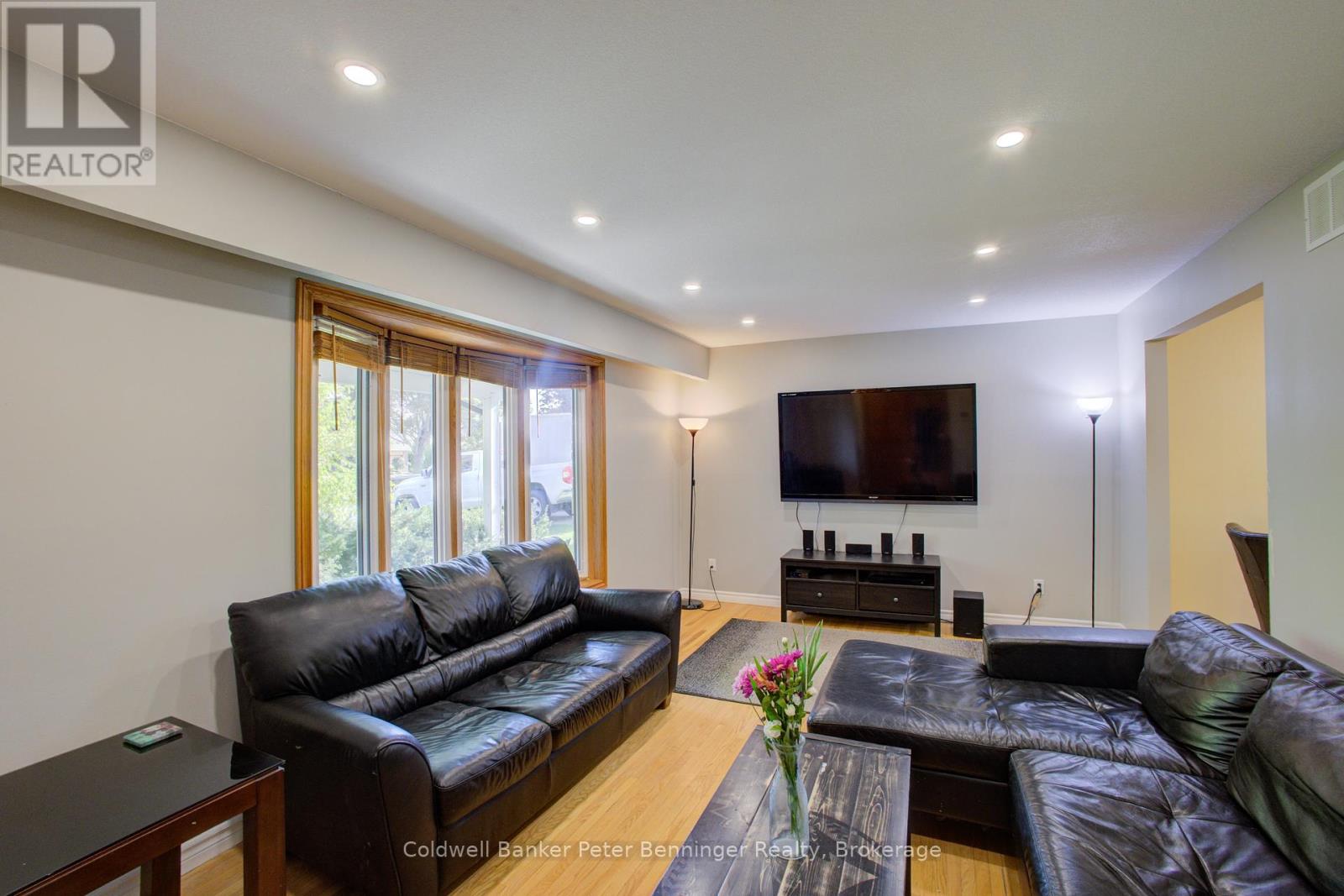362 Falconer Street, Saugeen Shores, Ontario  N0H 2C2 - Photo 5 - X12407782