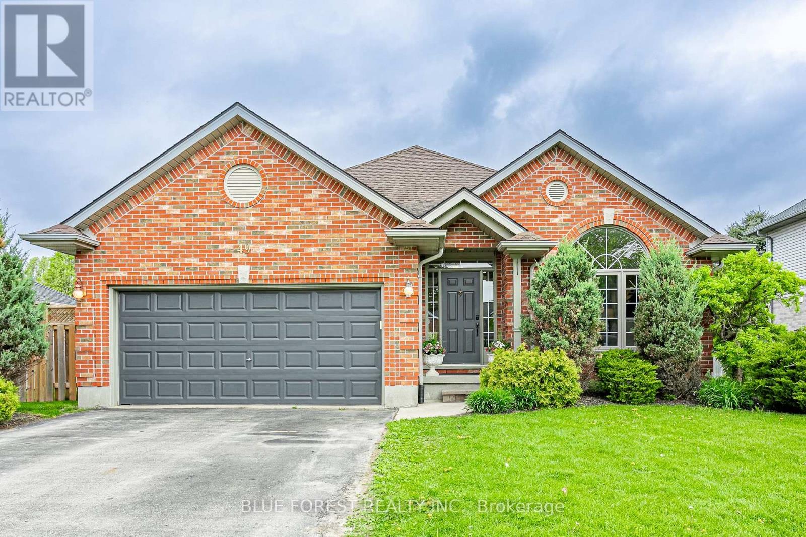 49 Parkview Drive, Thames Centre, Ontario  N0L 1G2 - Photo 1 - X12407707