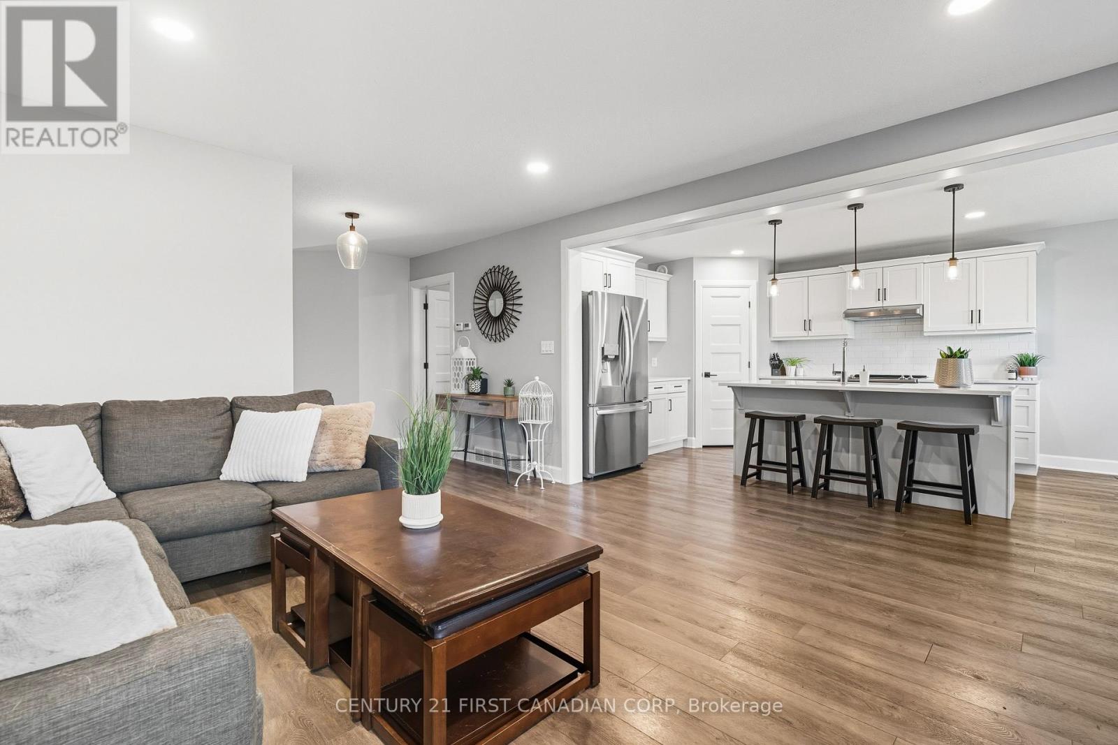 146 Gilmour Drive, Lucan Biddulph, Ontario  N0M 2J0 - Photo 11 - X12407814