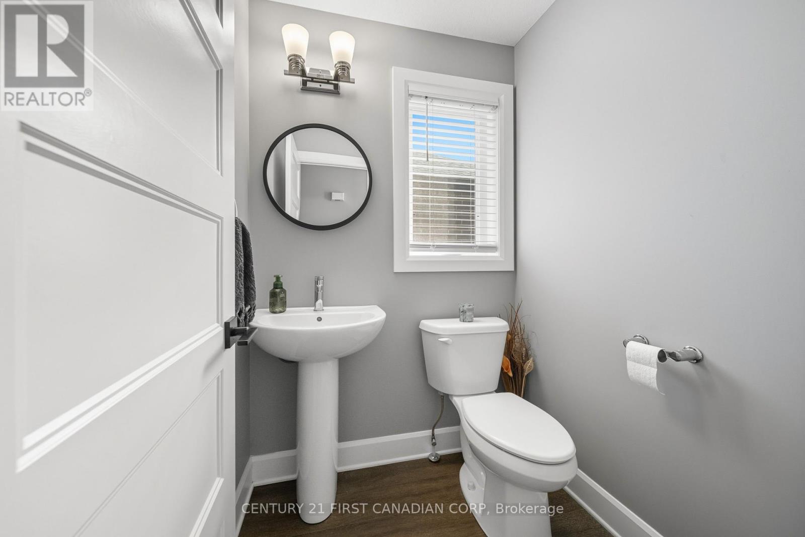 146 Gilmour Drive, Lucan Biddulph, Ontario  N0M 2J0 - Photo 15 - X12407814