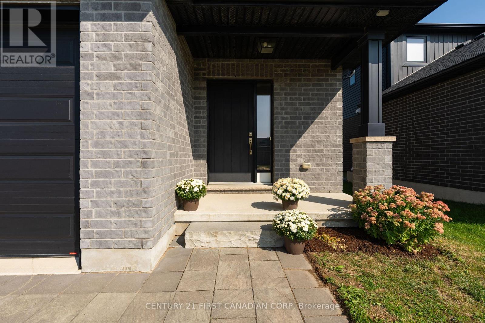 146 Gilmour Drive, Lucan Biddulph, Ontario  N0M 2J0 - Photo 3 - X12407814