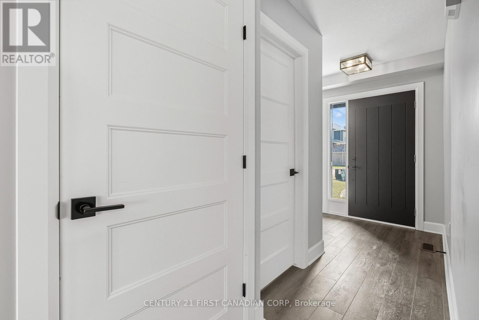 146 Gilmour Drive, Lucan Biddulph, Ontario  N0M 2J0 - Photo 4 - X12407814