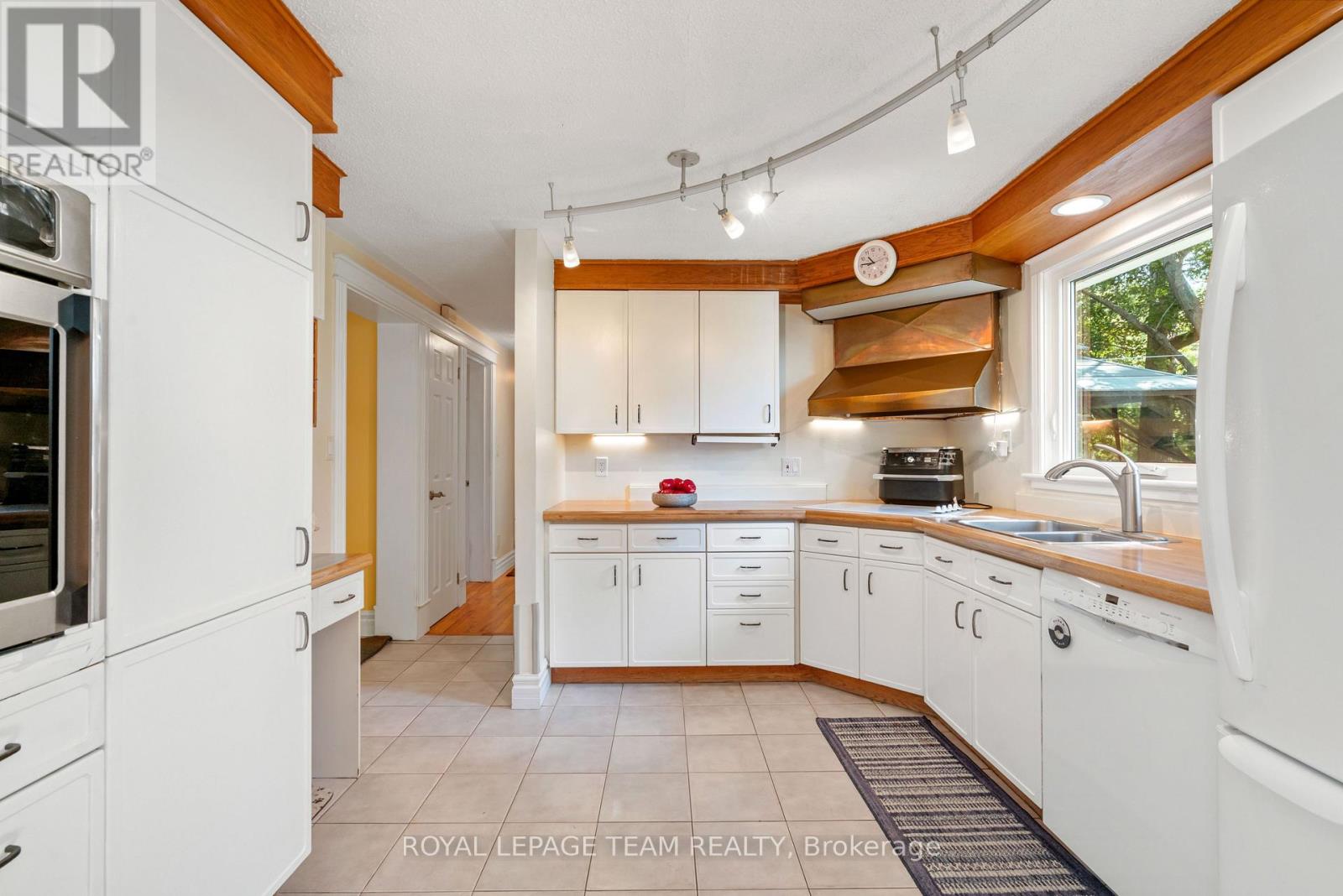 11 Sutton Drive, Edwardsburgh/cardinal, Ontario  K0E 1T1 - Photo 11 - X12407724