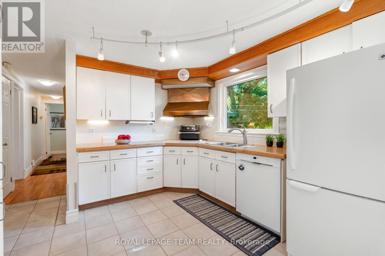 11 Sutton Drive, Edwardsburgh/cardinal, Ontario  K0E 1T1 - Photo 15 - X12407724