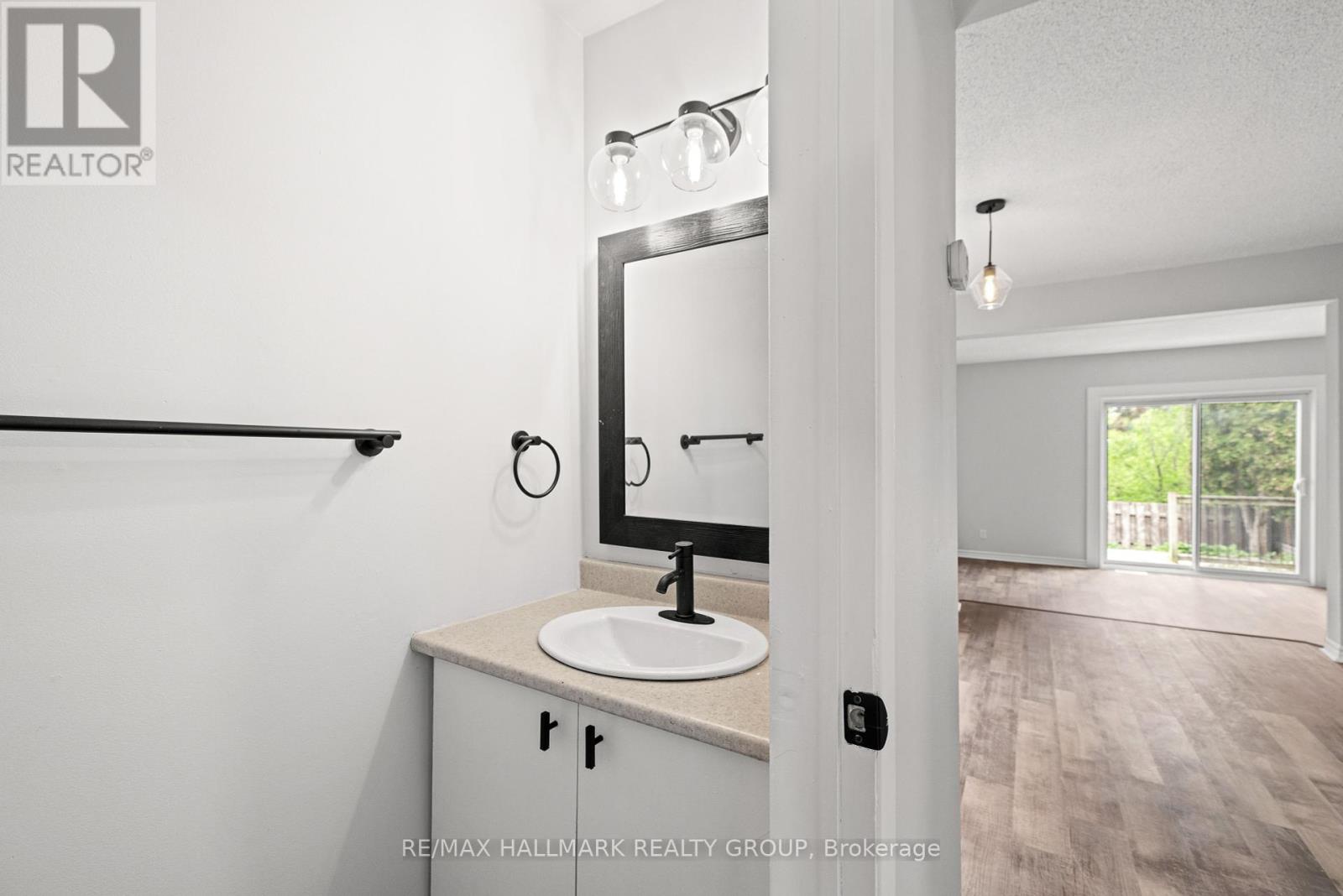 1083 Millwood Court, Ottawa, Ontario  K1C 3E9 - Photo 5 - X12407785