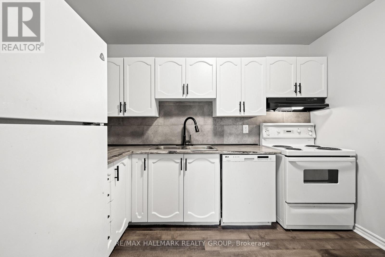 1083 Millwood Court, Ottawa, Ontario  K1C 3E9 - Photo 7 - X12407785