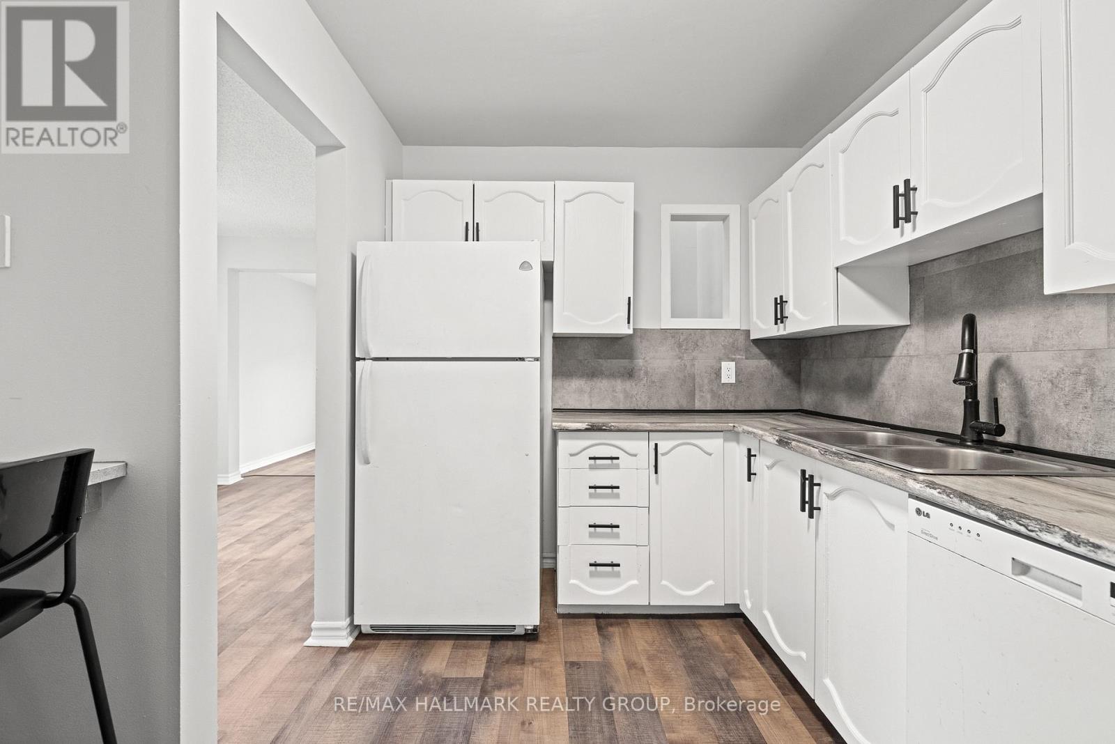1083 Millwood Court, Ottawa, Ontario  K1C 3E9 - Photo 8 - X12407785