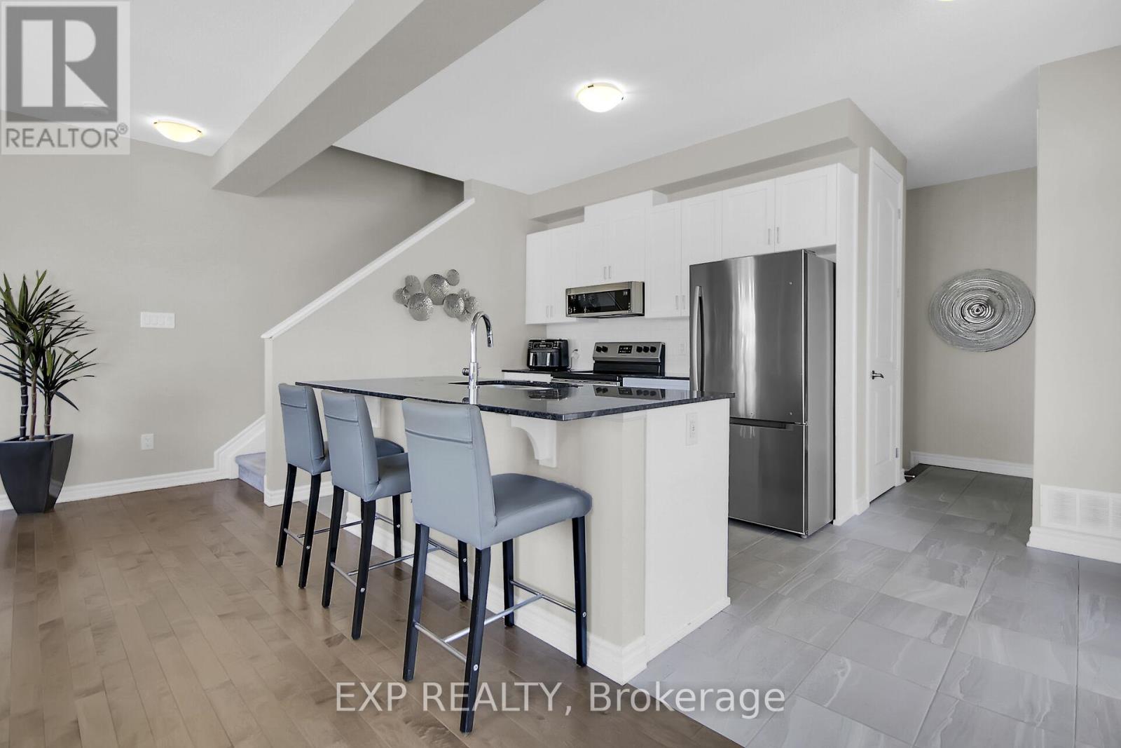 814 Bascule Place, Ottawa, Ontario  K0A 2Z0 - Photo 5 - X12407815