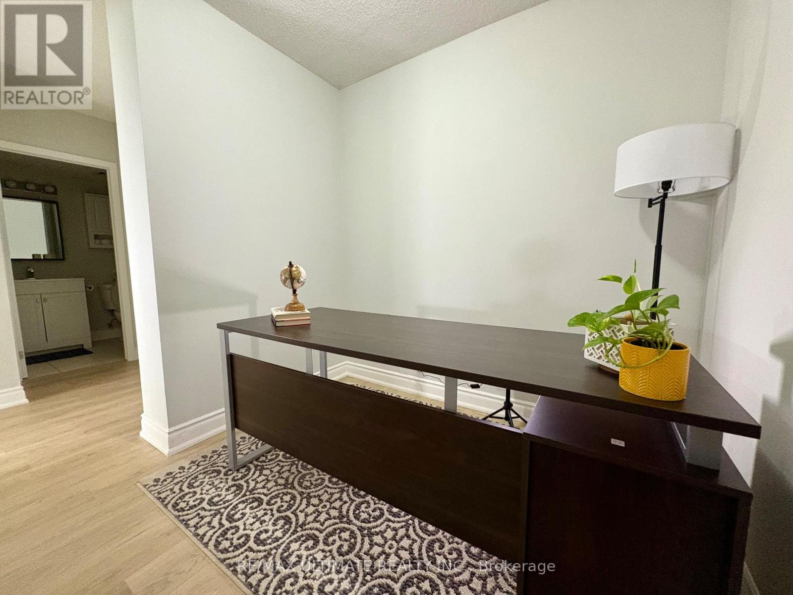 207 - 2464 Weston Road, Toronto (Weston), Ontario  M9M 0A2 - Photo 2 - W12407676