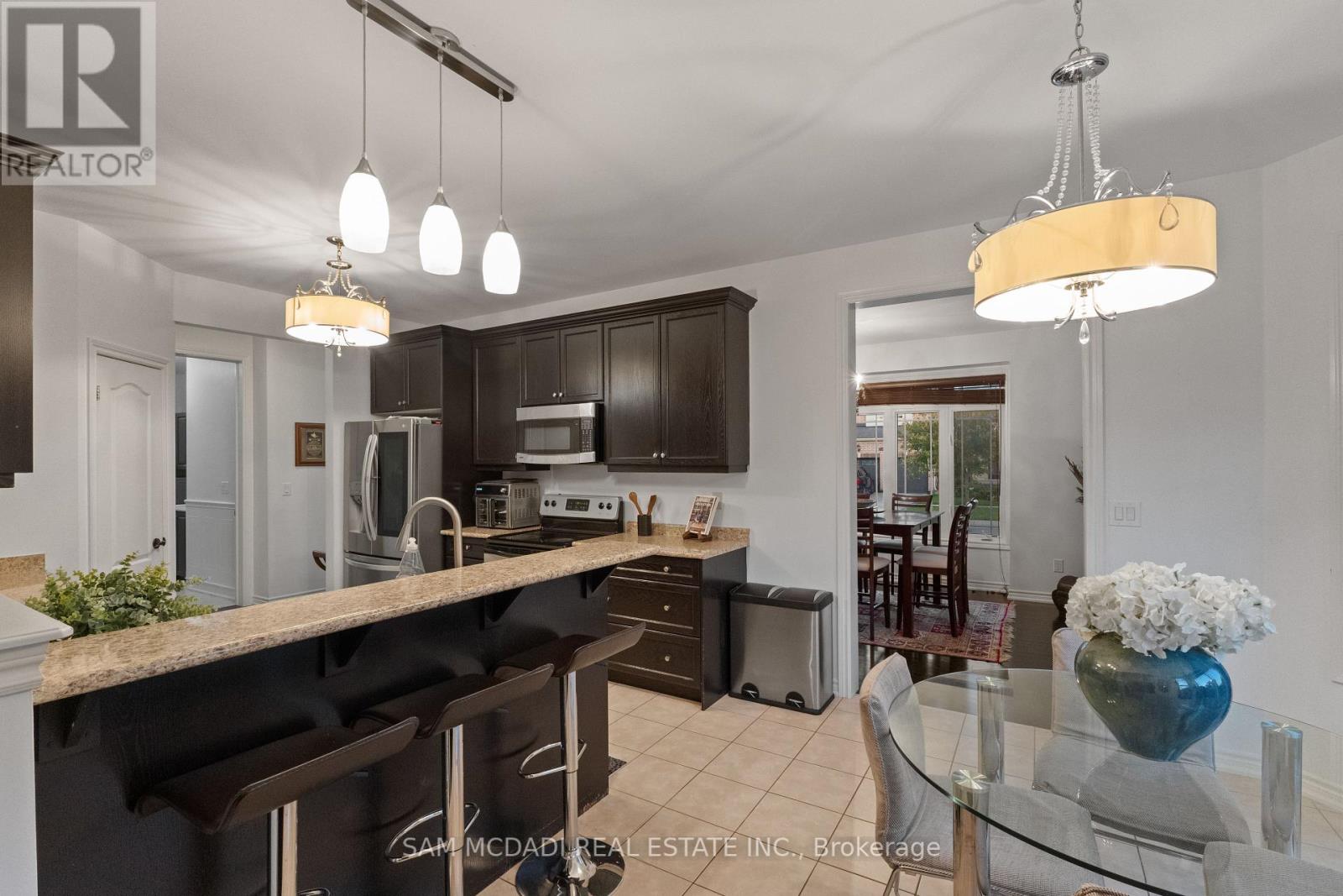700 Serafini Crescent, Milton, Ontario  L9T 7P4 - Photo 10 - W12407695