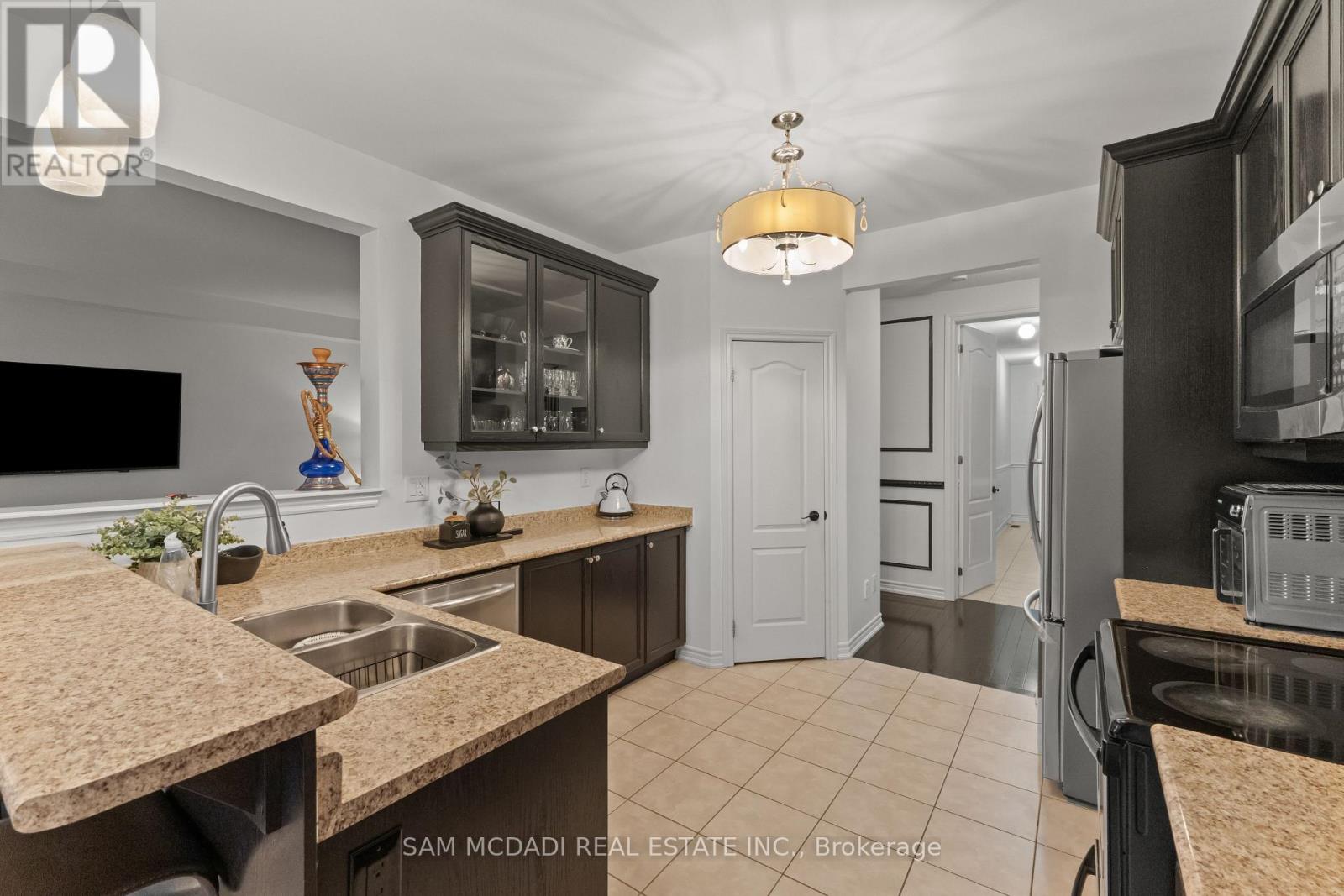 700 Serafini Crescent, Milton, Ontario  L9T 7P4 - Photo 11 - W12407695