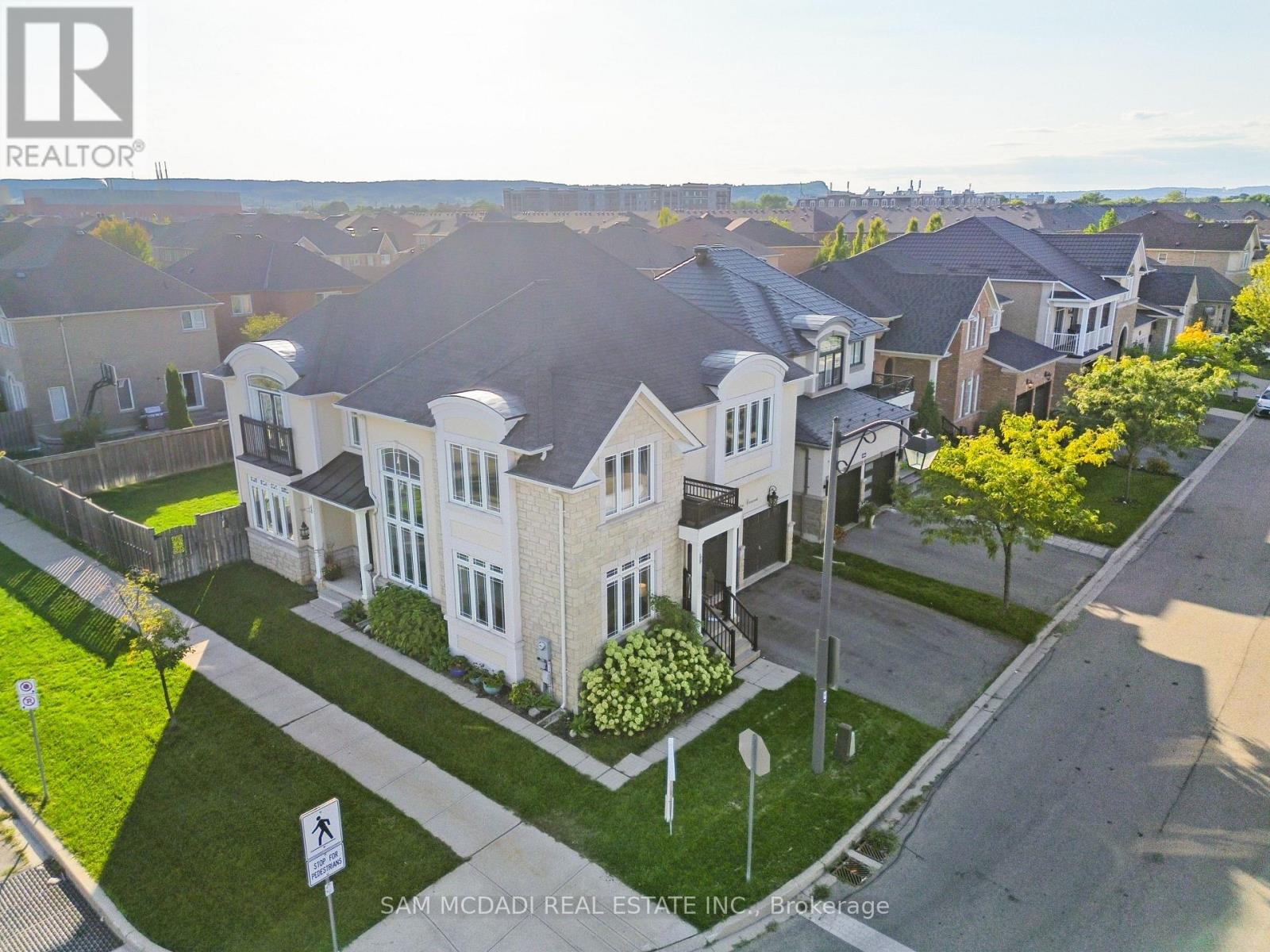 700 Serafini Crescent, Milton, Ontario  L9T 7P4 - Photo 47 - W12407695