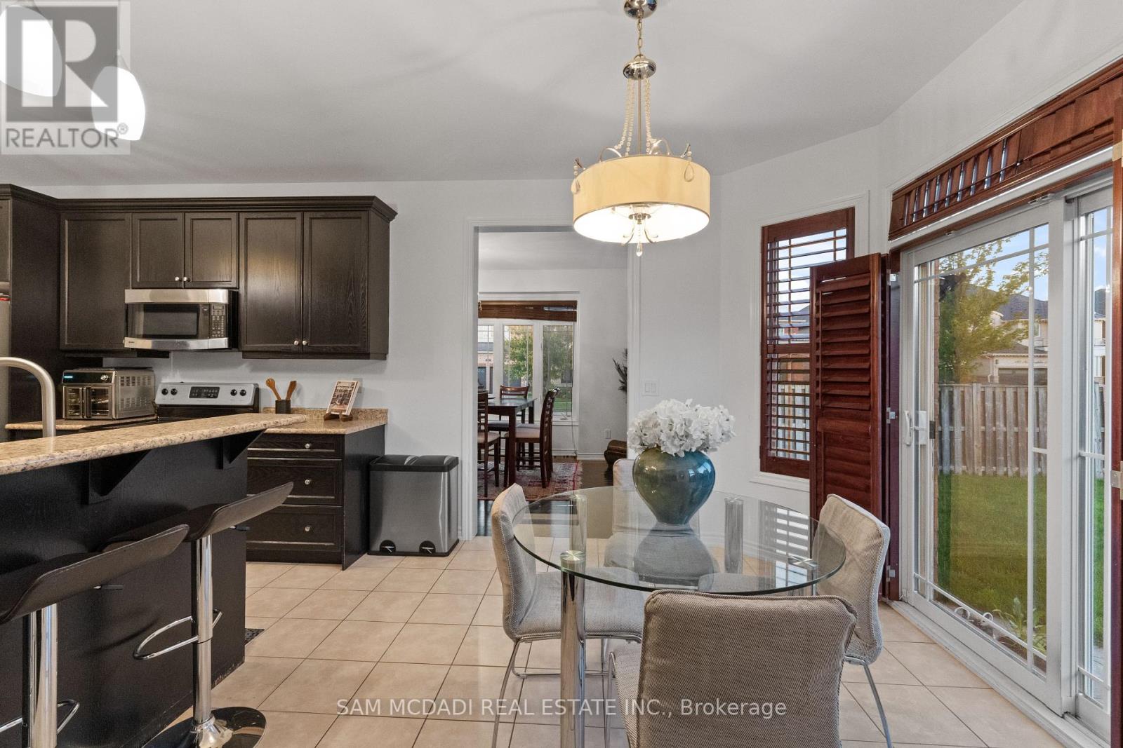 700 Serafini Crescent, Milton, Ontario  L9T 7P4 - Photo 9 - W12407695
